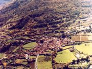 Vista area de Villafranca de la Sierra, vila